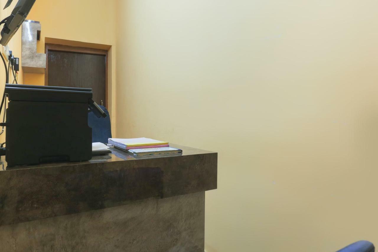 Vaccinated Staff- Oyo 45958 New Castle Inn Μπουμπάνεσβαρ Εξωτερικό φωτογραφία