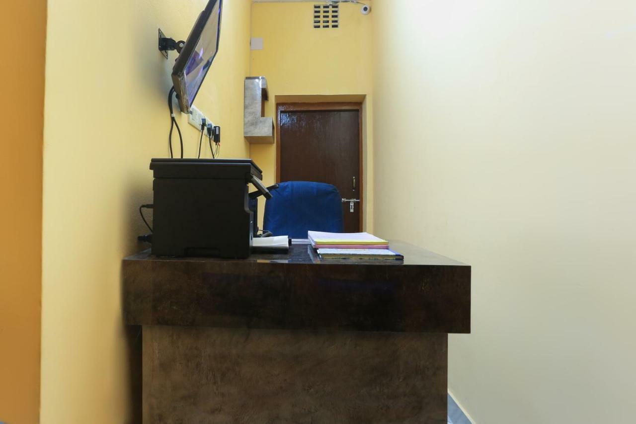 Vaccinated Staff- Oyo 45958 New Castle Inn Μπουμπάνεσβαρ Εξωτερικό φωτογραφία